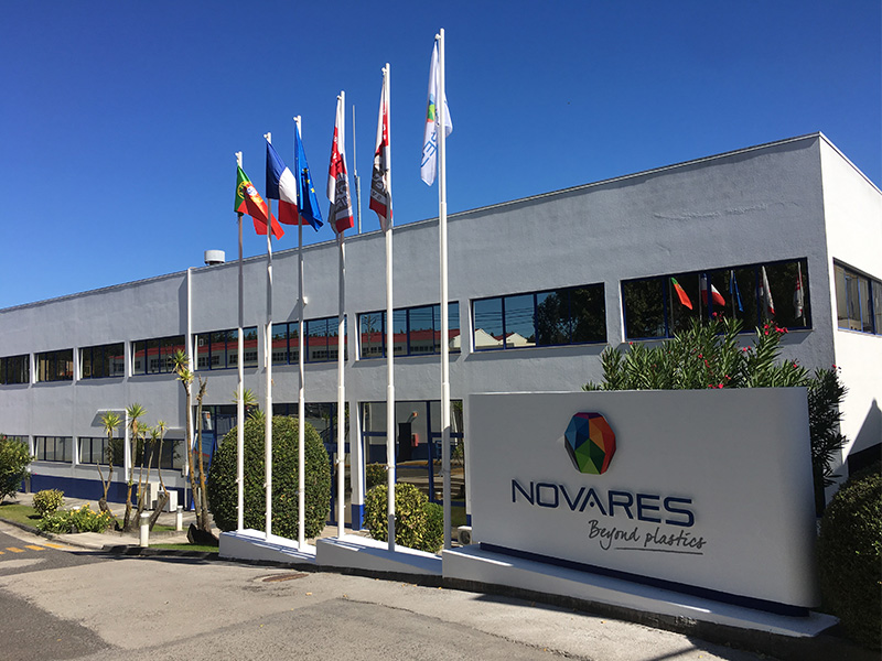 今天，Novares在其位于葡萄牙莱里亚的工厂推出了全新模内贴标（IML*）技术，用于汽车行业塑料零件的表面精加工。